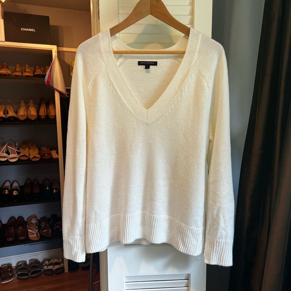 Banana Republic V-Neck Sweater - Cream